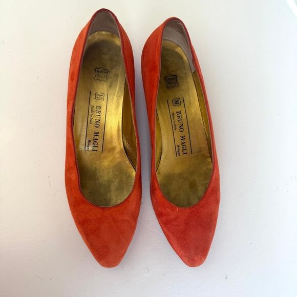 BRUNO MAGLI Suede Pumps Vibrant Orange Low Heel Made in Italy Vintage 7B Classic - Picture 2 of 9
